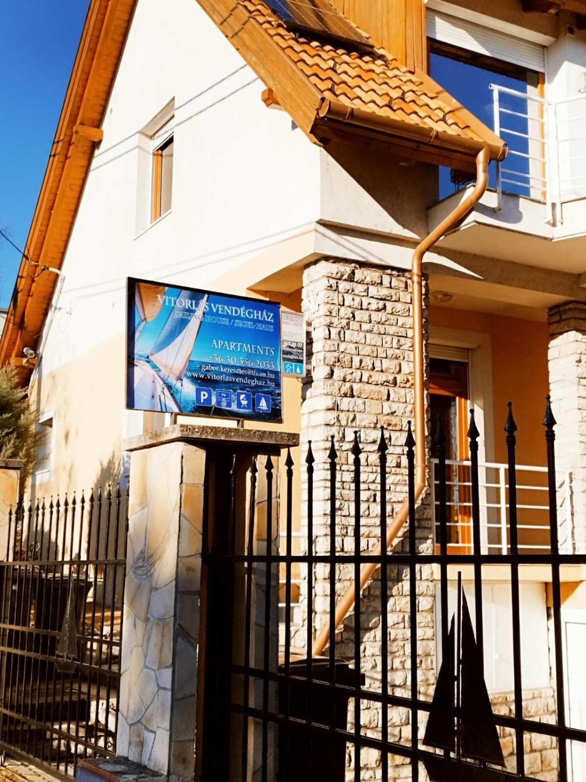 Apartman Vitorlas Vendeghaz Balatonfured Bagian luar foto