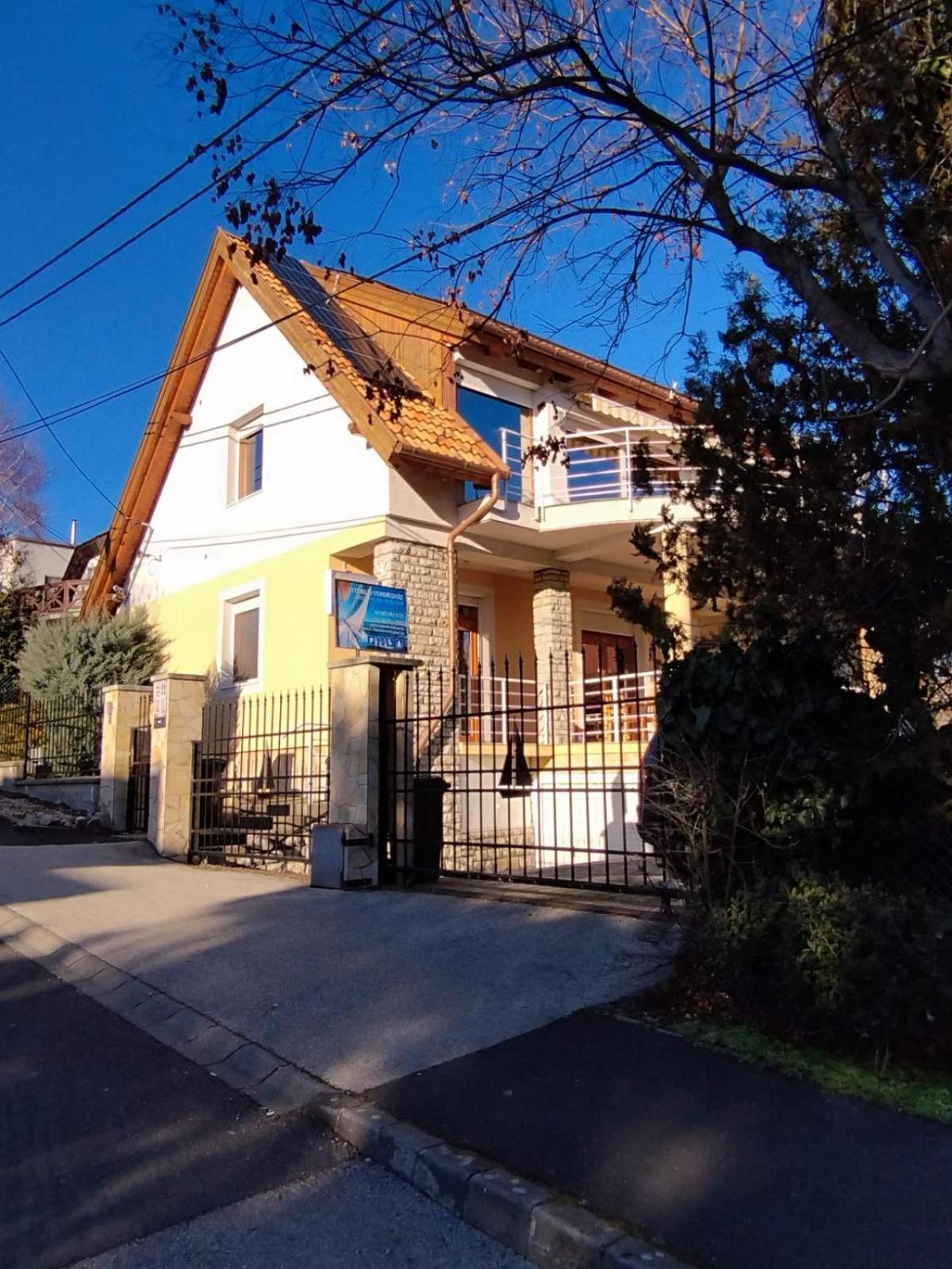 Apartman Vitorlas Vendeghaz Balatonfured Bagian luar foto