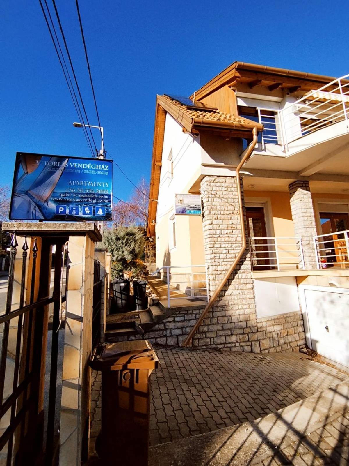 Apartman Vitorlas Vendeghaz Balatonfured Bagian luar foto