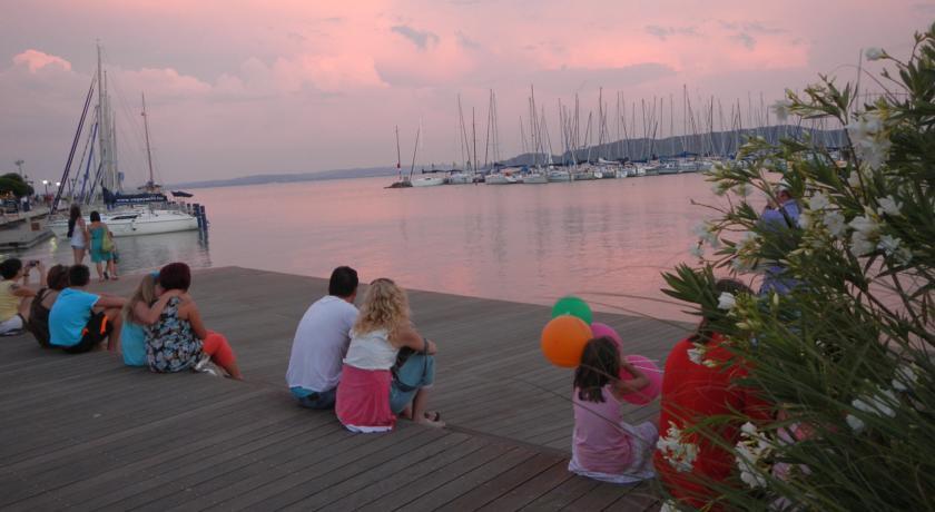 Apartman Vitorlas Vendeghaz Balatonfured Bagian luar foto
