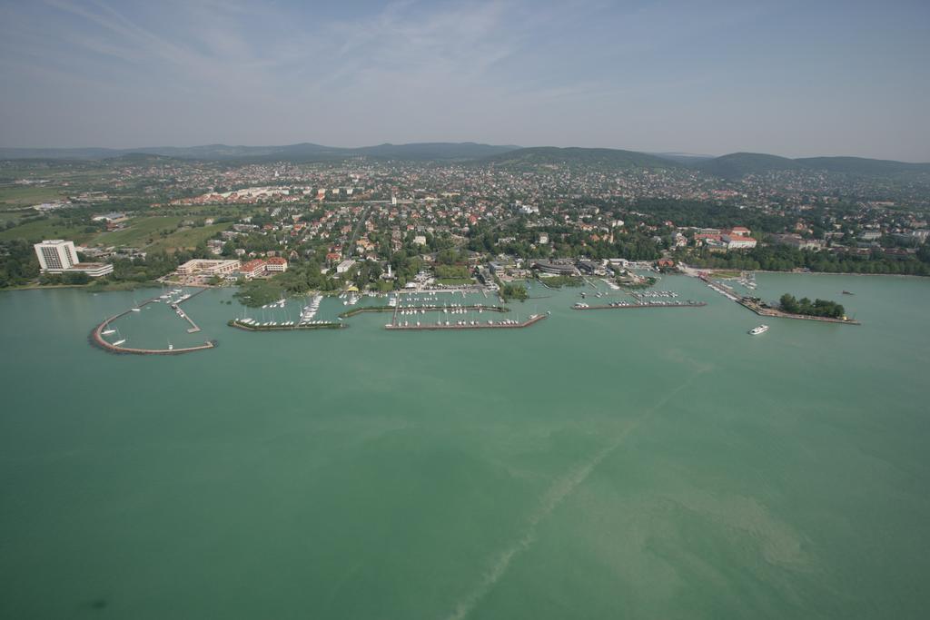 Apartman Vitorlas Vendeghaz Balatonfured Bagian luar foto