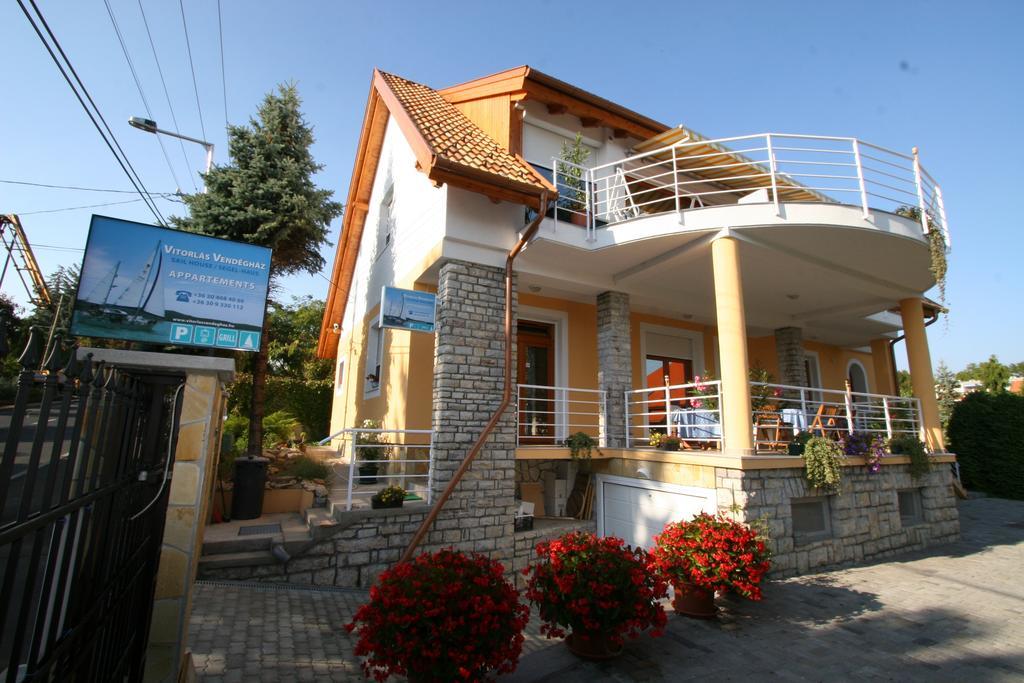 Apartman Vitorlas Vendeghaz Balatonfured Bagian luar foto